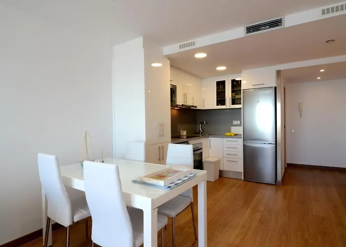 Front Mar 406 * L' Escala